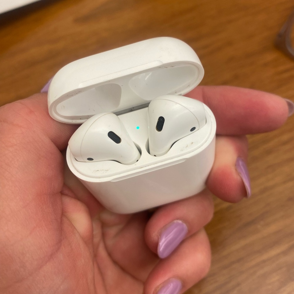 Apple AirPods - 2nd Generation